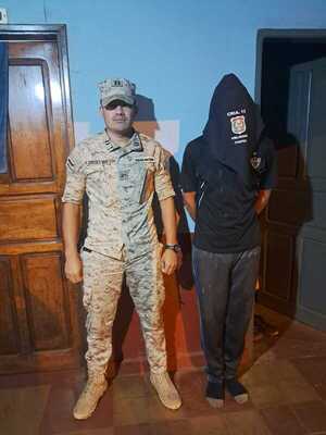 Sorprenden a un hombre intentando ingresar a una vivienda