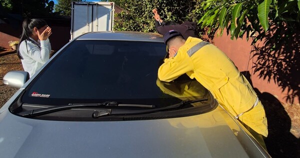 Popular / ¡Rescataron a mitäkuña’i que quedó encerrada dentro del auto!