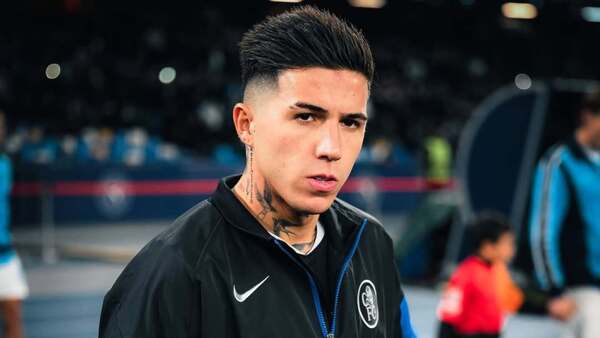 Enzo Fernández se disculpa pero el Chelsea le mantiene el castigo