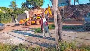 Video: familia denuncia supuesto nuevo intento de invasión de terreno en Luque - Nacionales - ABC Color