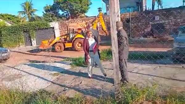 Video: familia denuncia supuesto nuevo intento de invasión de terreno en Luque - Nacionales - ABC Color