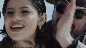 Nodal lanzó “Un vals” para Ángela, pero el video armó sarambí por la modelo que todos comparan con Cazzu