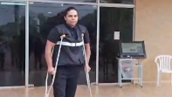 Necesita una prótesis de cadera tras un dengue que le complicó la salud y dañó sus huesos