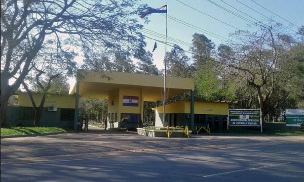 Detienen a dos aspirantes de la Fuerza Aérea: uno quemó a otro alumno con plancha caliente