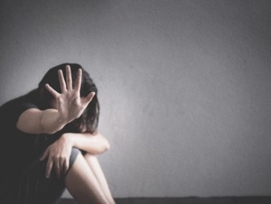 Mujer denuncia amenazas, acoso y hostigamiento de su expareja