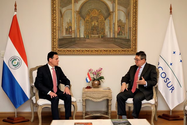 Tirón de orejas diplomático: Canciller convocó a Leite por sus declaraciones sobre el “olor a coima”