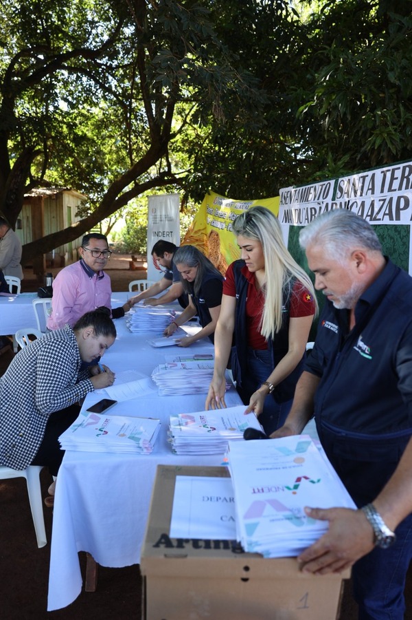 Indert avanza con titulación masiva y supera los 200 títulos entregados en Caazapá - ADN Digital