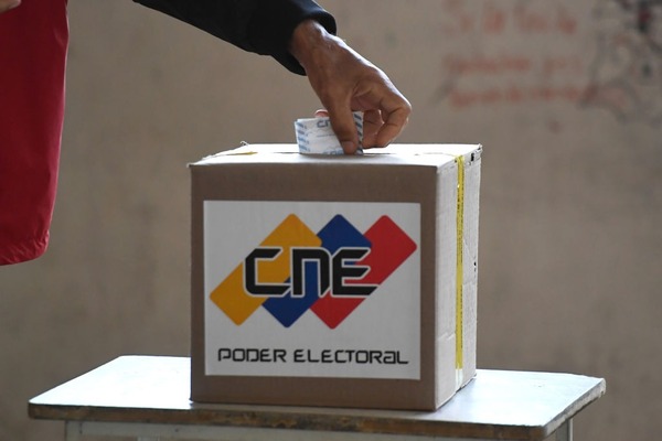 Oposición exige elecciones por "ausencia absoluta" de Maduro - ADN Digital