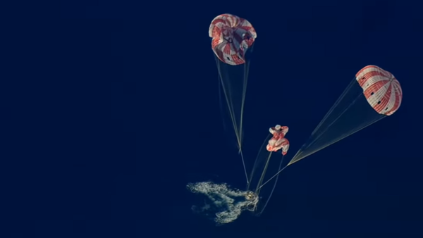 Historico: Ameriza la cápsula Orion en el océano Pacífico tras orbitar la Luna