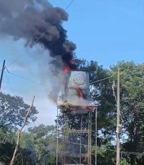 Video: incendio consume tanque que abastecía de agua a familias y a una escuela de comunidad rural en Belén  - Nacionales - ABC Color