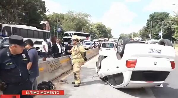 Accidente frente a la UNA reabre debate sobre seguridad vial y uso de franjas peatonales