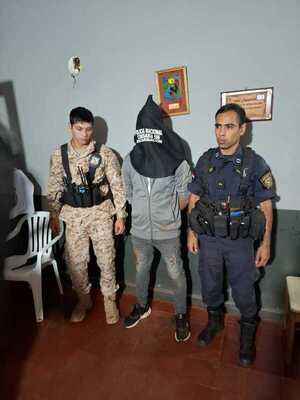 Un hombre de 36 años, con antecedentes por agresión, fue arrestado tras atacar físicamente a su ex pareja en un nuevo episodio de violencia de género.