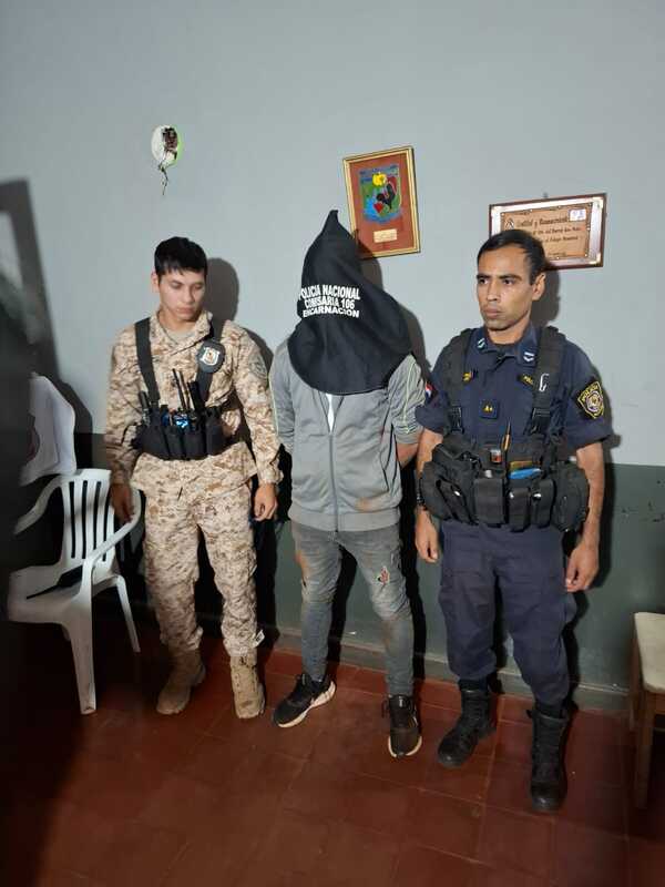 Un hombre de 36 años, con antecedentes por agresión, fue arrestado tras atacar físicamente a su ex pareja en un nuevo episodio de violencia de género.