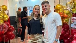 Popular / (VIDEO) Richard Sánchez abrió su negocio y, ¡atendé qué le dijo su novia!