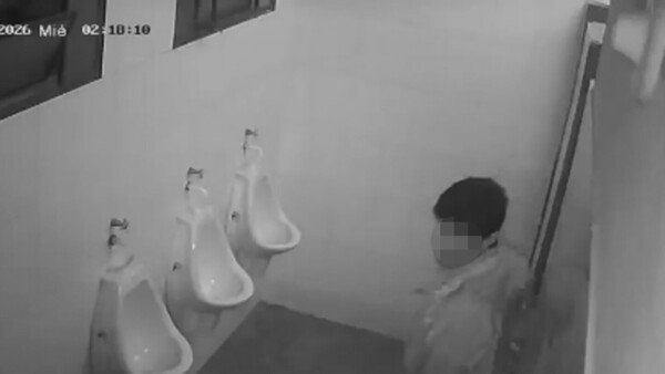 Feroz polémica por cámaras en baño de una escuela de Ñemby