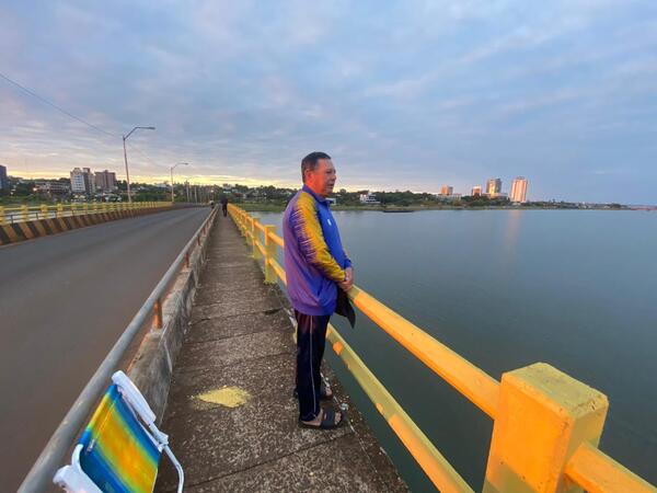 Jornada marcada por el dolor y la fe: Un padre ruega en silencio por encontrar a su hijo desaparecido