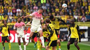Dortmund desiste en la Bundesliga, el Leverkusen cree en la Champions