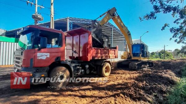 INICIAN TRABAJOS DE EMPEDRADO EN EL BARRIO GRANEROS DEL SUR EN CARMEN DEL PARANÁ