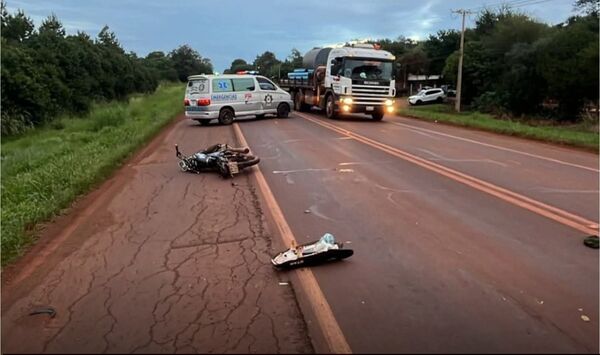 Policía acude a siniestro vial y descubre que la víctima es su hermano