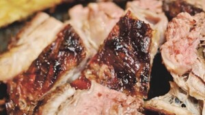 Pizza en vez de asado para salvar el negocio