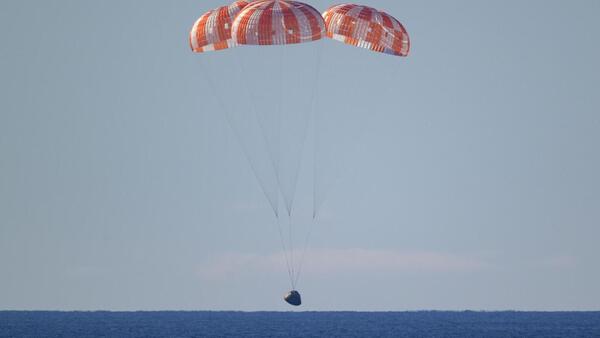 Temperaturas de más de 2.700 °C y velocidad de 40.000 km por hora: Así fue el regreso de la misión Artemis II