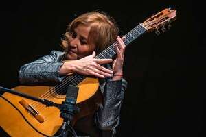 Berta Rojas sigue “La huella de las cuerdas” hasta Asunción con un concierto - Música - ABC Color