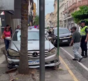 Insólito accidente en el centro de Asunción deja a una mujer herida