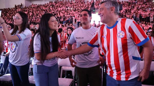 Entregan 7.594 certificados de becas para carreras en áreas prioritarias para el desarrollo del país