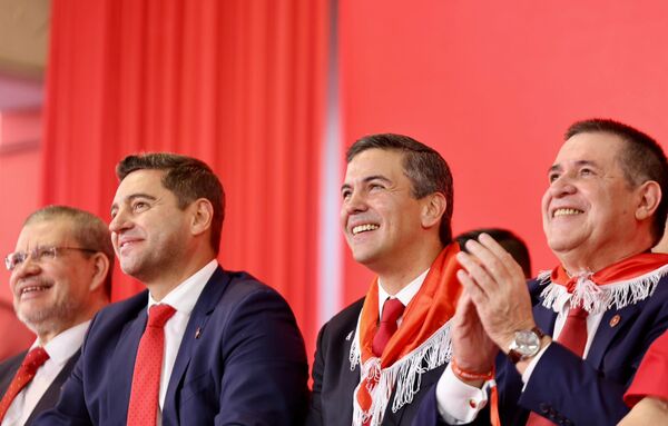 Sin Cartes presente, el oficialismo se fragmenta y desata lucha por el poder