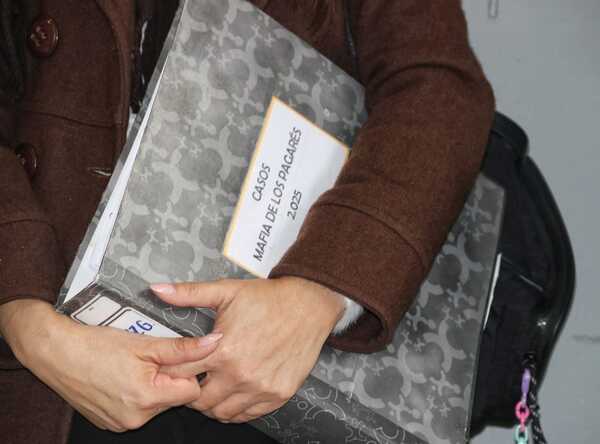 Levantan embargos y devuelven dinero a varias víctimas de la “mafia de los pagarés”