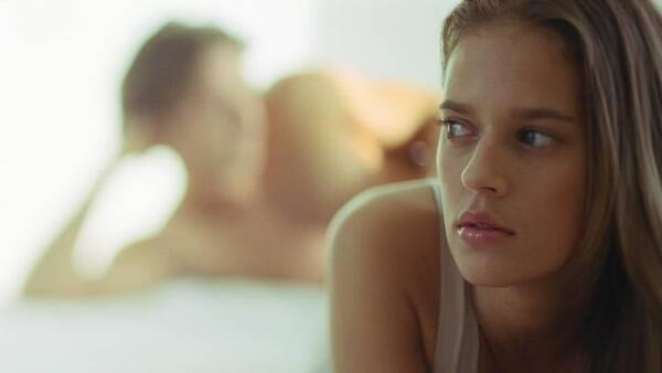 ¿Por qué tu marido te propone sexo con un amigo?