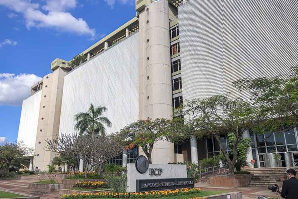 Economía paraguaya crece 3,8% en febrero, impulsada por servicios y el sector primario - ADN Digital