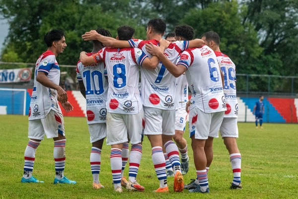 La jornada matutina de la Primera B tuvo una victoria y una paridad