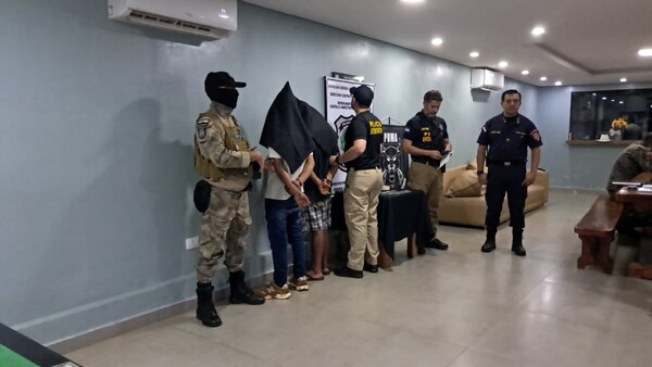 Brasileño con condena de 21 años de cárcel cae con fusil y drogas en PJC