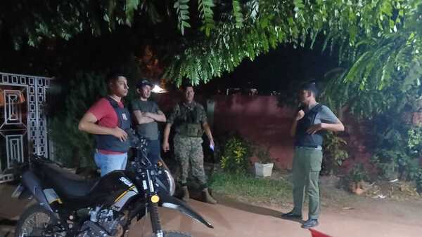 Allanan casa de pareja de dueño de camión buscado por robo de ganado en Tacuatí