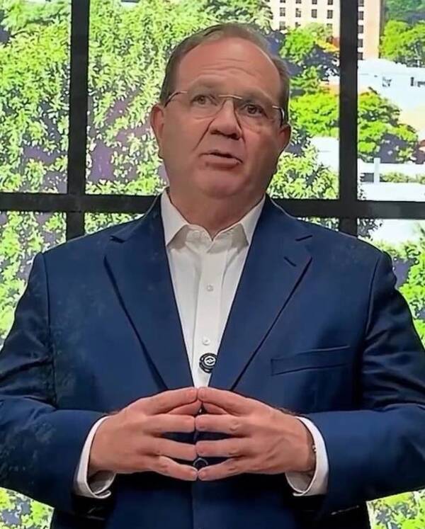 Camilo Pérez renunció a la ODESUR para dedicarse a su campaña como Intendente de Asunción