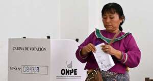Diario HOY | Agentes y fiscales ingresan al ente electoral de Perú por incidentes que dejaron sin votar a 63.000 personas