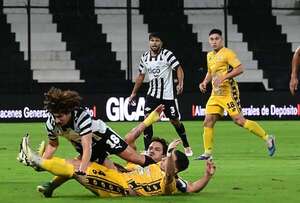 Libertad y Trinidense igualan 1-1 en una jornada marcada por la lluvia - Fútbol - ABC Color