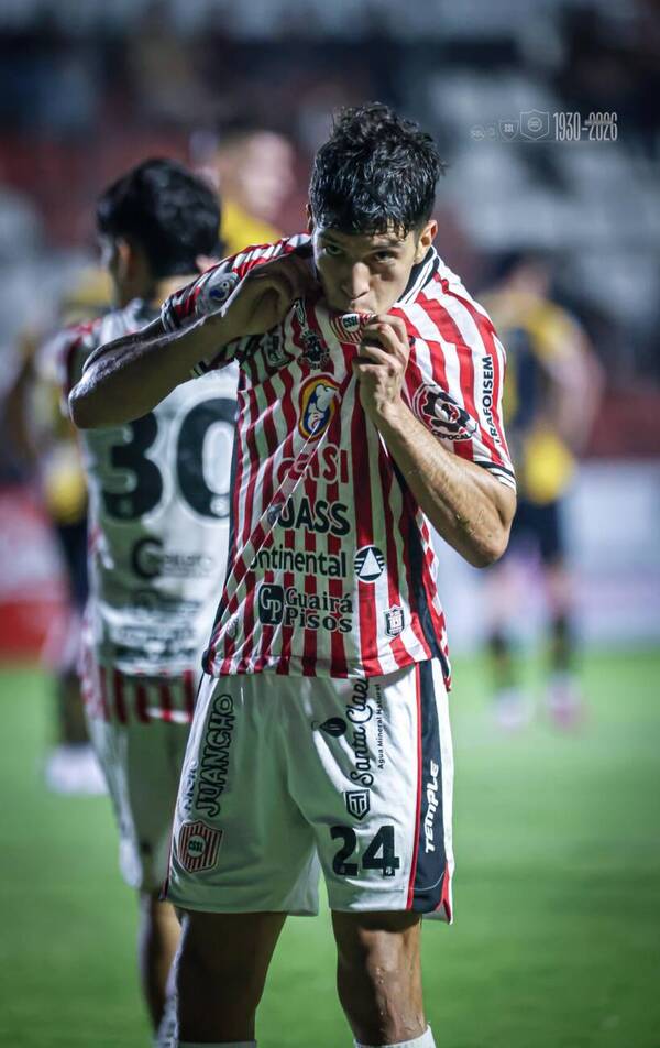 Hace gol y canta para el "Santo"