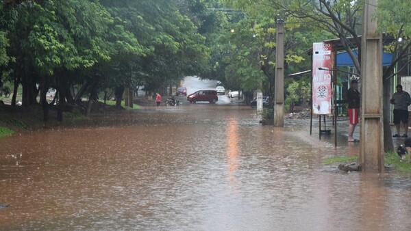 En un populoso barrio de CDE, hace décadas se inundan tras cada lluvia