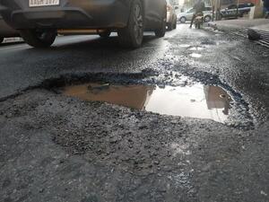 Apuesta de Bello para revertir el deterioro de Asunción: quiere tapar baches sobre 400 cuadras