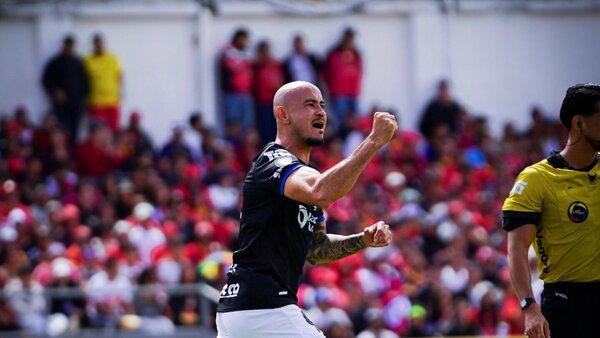 Carlos González inicia la remontada del Independiente