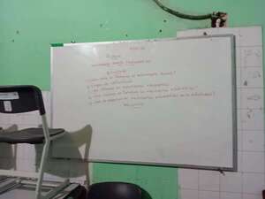 Dan clases en un baño desmantelado: directora dice que la escuela se sostiene sola - Nacionales - ABC Color