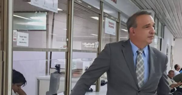 La Nación / Detuvieron al abogado Diego Raúl Lansac, investigado por sextorsión