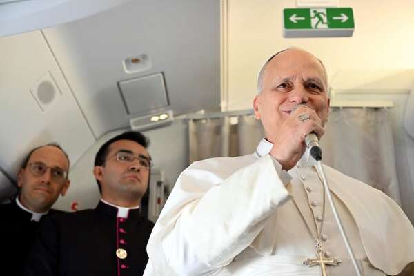 Video: Desde el avión papal, León XIV expresa su firmeza ante Trump - Mundo - ABC Color