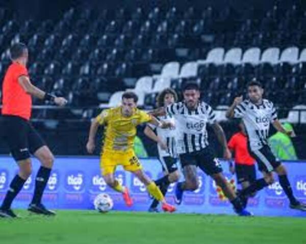 Libertad sigue sin encontrar el rumbo y empata bajo la lluvia ante Trinidense