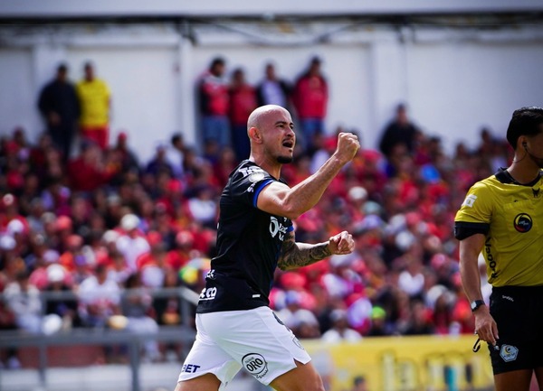 Carlos González lidera una remontada épica para consolidar el liderato de Independiente del Valle