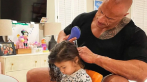 Padres ingeniosos: Se reúnen entre ellos para aprender a peinar a sus hijas