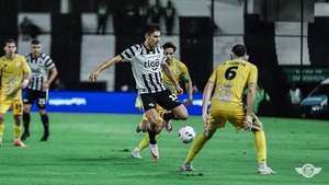 Libertad no levanta cabeza y cede puntos ante Trinidense en una noche de máxima tensión