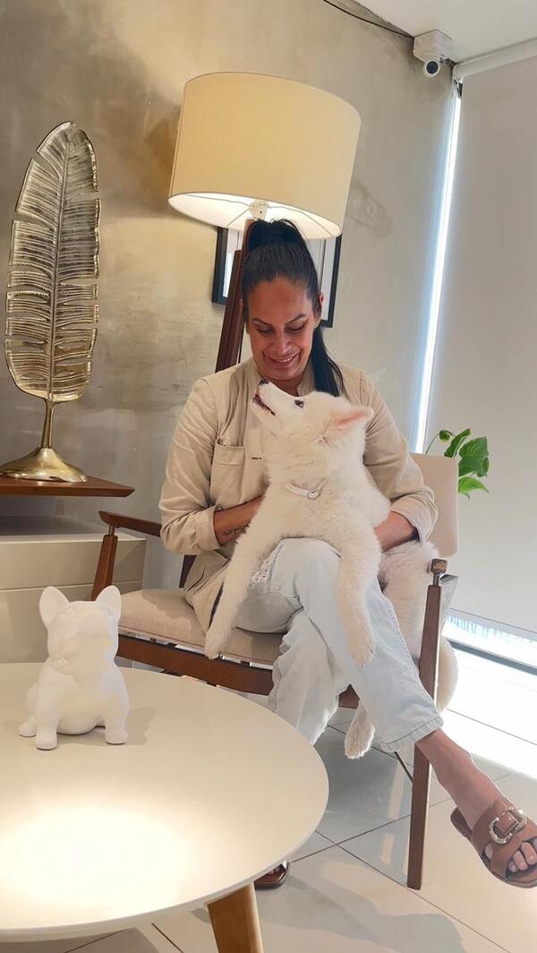 Popular / Silvia Céspedes de Mozzarello Py denuncia a veterinaria negligente por muerte de su mascota